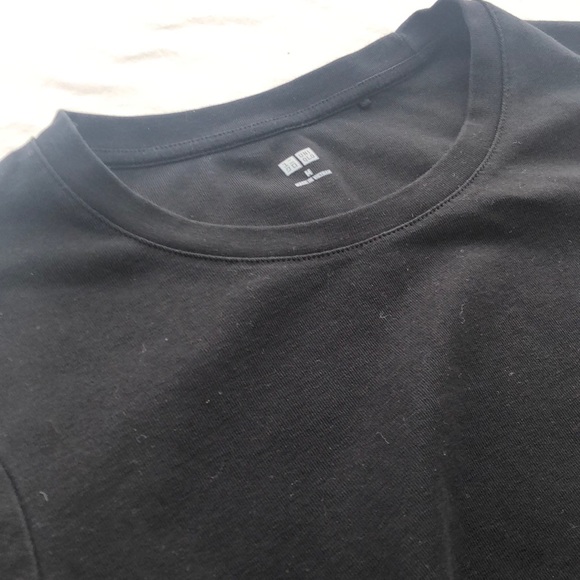 Uniqlo Basic Black Long Sleeve - Picture 2 of 3